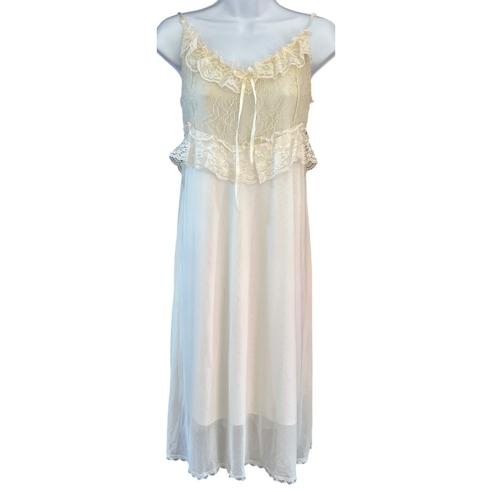 Vintage Fashion Classic Nightgown Coquette Cottagecore White Lace Ruffle Dress